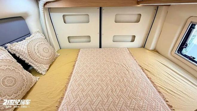 花板+居家质感拉满!飞翔舒野二号横床版开元棋牌北京首钢房车展|蓝牌旅行动力天(图6) 花板+居家质感拉满!飞翔舒野二号横床版开元棋牌北京首钢房车展|蓝牌旅行动力天(图6)