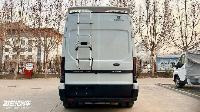 花板+居家质感拉满！飞翔舒野二号横床版开元棋牌北京首钢房车展｜蓝牌旅行动力天(图5)