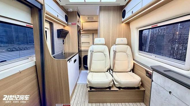 花板+居家质感拉满!飞翔舒野二号横床版开元棋牌北京首钢房车展|蓝牌旅行动力天(图11) 花板+居家质感拉满!飞翔舒野二号横床版开元棋牌北京首钢房车展|蓝牌旅行动力天(图11)